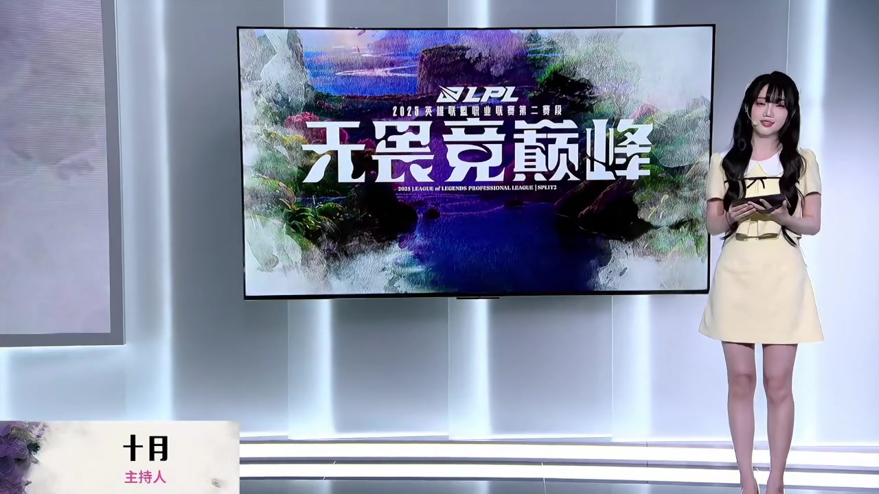 清纯女大😍十月淡黄的长裙加 蓬松的头发